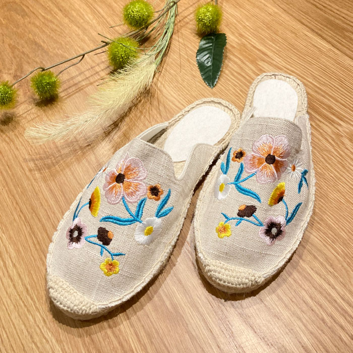 エスパドリーユ サンダル ぺたんこ つま先あり スリッパ レディース 花 刺繍 黄色 ...