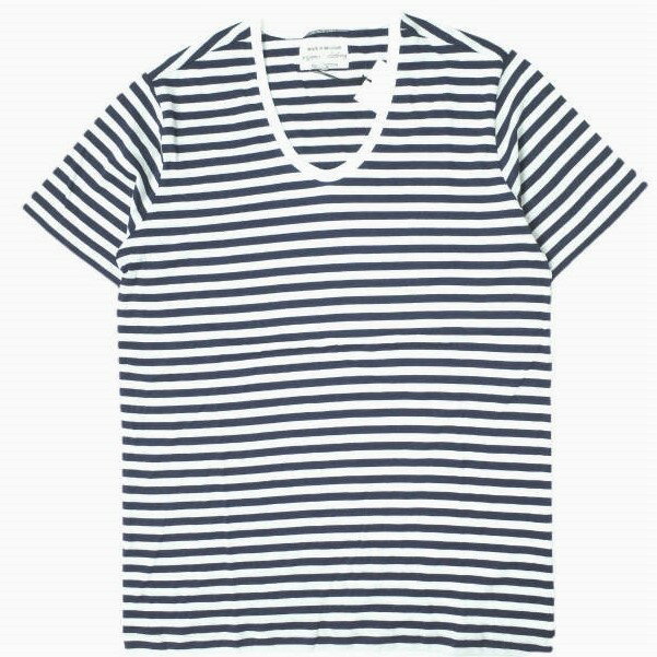 pyjama clothingの ベルギー製 Border ﻿U-Neck Teeです。パジャマのようにリラックスして着られるという意味を込めて名付けられたブランド「pyjama clothing」。 ベルギーにて100年以上の歴史を誇るカットソー工場で生産されています。 着心地や肌触りを追求したクオリティーの高いインナーとして、デイリーユースに活躍します。 国内品質タグ付き。((株)インス) サイズ：S 肩幅39.5cm 身幅48.5cm 袖丈20.5cm 着丈68.5cm カラー：ネイビー/ホワイト 素材：コットン100% 付属品：タグ 状態備考：あくまで新古品ですので、保管の際の擦れや薄汚れなどはご了承ください。 未使用ですがネック部分に小さな汚れ箇所有り。 【コンディションランク:S】 S 新品同様の商品(タグ付,袋付きなど) A 目立つ使用感、キズ、汚れが無い物 B 多少の使用感が見られるもの、 一般的USED品レベル。 C 使用感があるもの D 目立つ使用感、キズ、汚れがある物 E 使用に支障があるダメージがある物 →他のpyjama clothingを探すお買物ガイド ※お買物ガイドおよびご利用規約は、ご注文前に必ずお読みください。 【ご注文キャンセル例外事項】 本商品はご注文タイミングやご注文内容によっては。購入履歴からのご注文キャンセル、修正を受け付けることができない場合がございます。 【ユーズド品】 Loopで取扱っている商品は一部を除いてUSED品となります。 USED品にご理解のあるお客様のご利用をお願いいたします。 →ご返品規約について 【カラー】 ディスプレイの表示カラーにご注意ください。 ディスプレイの設定や表示により実際の色味と異なる場合がございます。 →商品状態について 【素材について】 素材は商品の品質表示タグに記載された表示を記載しています。 品質表示タグがついていない物ー(ハイフン)、その他判別不可能時も同様に記載しております。 【サイズ表記について】 品質表示・タグにサイズ記載があるものに関しては同じように記載。 サイズ表記が無い物に関してはLoop独自の計測（S程度等）で記載致します。 実寸もLoop独自の計測により表記しています。多少のズレがある事がございますのでご了承下さい。 →サイズ 計測箇所 【お支払い・配送】 配送,お支払い,ご返品について購入前に必ずご確認の上お求め下さい。 →配送,お支払い,返品について詳しく。（日本語）　　　 →Shipping and Delivery（英語） 掲載商品は全て店頭,および別WEB店舗での同時販売を行っております。 ご購入タイミングにより販売済みの場合がございます。 【お届けについて】 正午12時までにご注文完了の場合、ご注文日当日の発送が可能です。 配送日のご指定がなければ最短で ご注文より1～2日後に発送いたします。(※Japan only service.) ※銀行振込・郵便振替・コンビニ決済でお支払いの場合は、ご入金確認後の発送となります。 【メールが届かない場合】 @shop.rakuten.co.jp / loop-online@shop.rakuten.co.jpを受信できますよう設定のご確認をお願い致します。 【お問合せ】 ご不明な点や直接お電話でのご注文も承っております。 TEL：06－6225－8172 　※受付時間：12：00～19：00 MAIL：info@loop-osaka.net Please do not ask on the telephon except Japanese. Please ask only E-mail. → info@loop-osaka.net