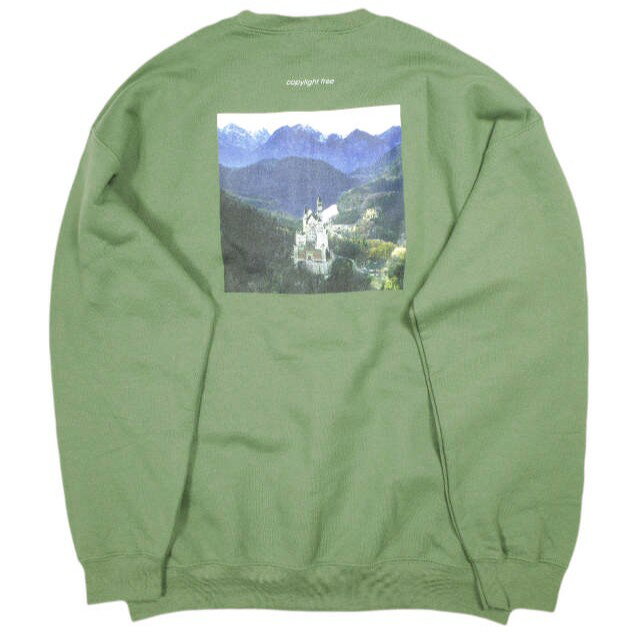 CABARET POVALの25AW Schloss Crewneck(25AW-PVA-SW05)です。イギリスのブリットポップを代表するバンド、Blurのシングル曲のジャケットで使用されたノイシュヴァンシュタイン城の写真を使用。 8.0ozの裏起毛スウェットを使用。 ●CABARET POVAL / キャバレーポバール Supremeの元スタッフであり、昨今のストリートシーンで影響力を持つ「Diaspora Skateboards」の田中氏が立ち上げたブランド。アイコニックなプリントアイテムを展開し、コレクションと合わせてスケートビデオを発表するなどスケートシーンでも注目されています。ストリート感とハイセンスなグラフィックが特徴です。 参考定価：16,500円 型番：25AW-PVA-SW05 サイズ：L 肩幅58.5cm 身幅59cm 袖丈58.5cm 着丈69.5cm カラー：Military Green 素材：コットン50％ ポリエステル50％ 付属品：タグ 状態備考：あくまで新古品ですので、保管の際の擦れなどはご了承ください。 【コンディションランク:S】 S 新品同様の商品(タグ付,袋付きなど) A 目立つ使用感、キズ、汚れが無い物 B 多少の使用感が見られるもの、 一般的USED品レベル。 C 使用感があるもの D 目立つ使用感、キズ、汚れがある物 E 使用に支障があるダメージがある物 →他のCABARET POVALを探すお買物ガイド ※お買物ガイドおよびご利用規約は、ご注文前に必ずお読みください。 【ご注文キャンセル例外事項】 本商品はご注文タイミングやご注文内容によっては。購入履歴からのご注文キャンセル、修正を受け付けることができない場合がございます。 【ユーズド品】 Loopで取扱っている商品は一部を除いてUSED品となります。 USED品にご理解のあるお客様のご利用をお願いいたします。 →ご返品規約について 【カラー】 ディスプレイの表示カラーにご注意ください。 ディスプレイの設定や表示により実際の色味と異なる場合がございます。 →商品状態について 【素材について】 素材は商品の品質表示タグに記載された表示を記載しています。 品質表示タグがついていない物ー(ハイフン)、その他判別不可能時も同様に記載しております。 【サイズ表記について】 品質表示・タグにサイズ記載があるものに関しては同じように記載。 サイズ表記が無い物に関してはLoop独自の計測（S程度等）で記載致します。 実寸もLoop独自の計測により表記しています。多少のズレがある事がございますのでご了承下さい。 →サイズ 計測箇所 【お支払い・配送】 配送,お支払い,ご返品について購入前に必ずご確認の上お求め下さい。 →配送,お支払い,返品について詳しく。（日本語）　　　 →Shipping and Delivery（英語） 掲載商品は全て店頭,および別WEB店舗での同時販売を行っております。 ご購入タイミングにより販売済みの場合がございます。 【お届けについて】 正午12時までにご注文完了の場合、ご注文日当日の発送が可能です。 配送日のご指定がなければ最短で ご注文より1～2日後に発送いたします。(※Japan only service.) ※銀行振込・郵便振替・コンビニ決済でお支払いの場合は、ご入金確認後の発送となります。 【メールが届かない場合】 @shop.rakuten.co.jp / loop-online@shop.rakuten.co.jpを受信できますよう設定のご確認をお願い致します。 【お問合せ】 ご不明な点や直接お電話でのご注文も承っております。 TEL：06－6225－8172 　※受付時間：12：00～19：00 MAIL：info@loop-osaka.net Please do not ask on the telephon except Japanese. Please ask only E-mail. → info@loop-osaka.net