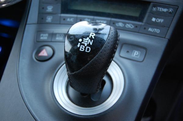 トヨタ プリウス ZVW30系 パンチングレザー シフトノブ 黒木目調 純正交換タイプ 3