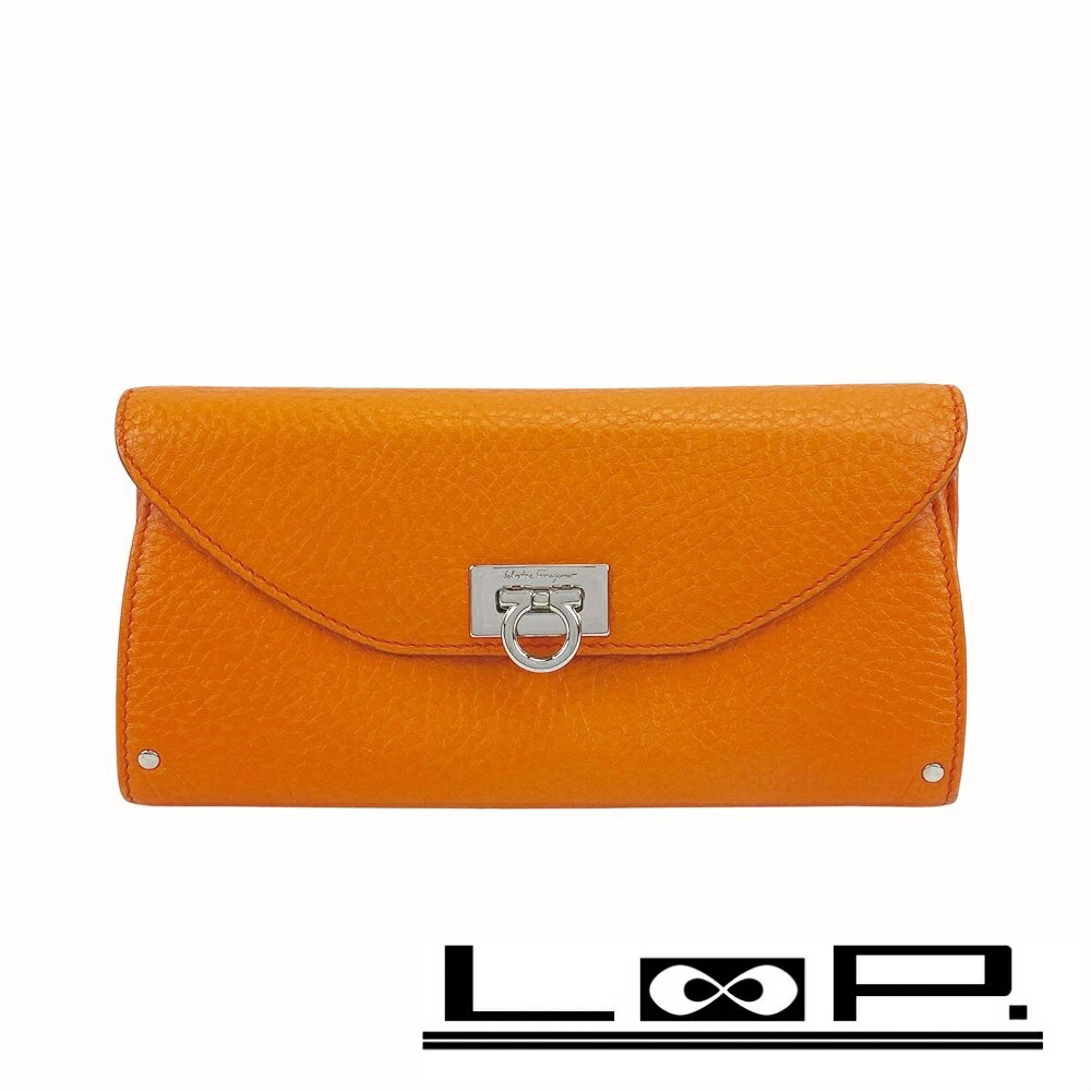 ■商品紹介■ 【ブランド】フェラガモ 【型番】- 【素材】レザー 【カラー】オレンジ 【サイズ】 約横19×縦9.7×幅2.5cm 【付属品】箱/購入カード/冊子類 【ランク】AB 【コメント】傷やスレなど使用でのダメージが見られる商品にな...