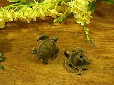 とってもおしゃれな亀取っ手。個性派の方におすすめ!簡単施工な真鍮取っ手 N124 アジアン家具 アジアン雑貨 収納家具 ケース ボックス 小物 フック 金具 アンティーク インテリア LOOP 箪笥 クローゼット つまみ 【45356】日用品雑貨・文房具・手芸 生活雑貨 収納用品