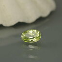 内部から溢れるような輝き アイクリーン 素材 クリソベリル サイズ 0.60ct 縦5.8mmx横4.2mmx高さ3.0mm 特徴 変色性のあるアレキや、シャトヤンシーの出るキャッ ツ等の変種や黄金色など種類が多いクリソベリルで、 その中で人気のある目にも鮮やかな黄緑色です。 色もきれいですが、それ以上に美しいのが光が湧き 上がるような力強い輝きです。 ルーペで見ても特にインクリュージョンがなくクオリテ ィの高い透明感と美しさです。 産地 インド 品質 クオリティ ★★★★★ 輝き ★★★★☆ カラー ★★★★☆ 品質表示について ご注意 写真は特に表記のもの以外に関しては鑑別用蛍光灯を使って撮影しております。 極力実物に近い画像掲載を努力しておりますが、お客様のPC環境によっては色合いに差があることもございます。 できる限り写真と商品説明で情報提供いたしておりますが、天然の宝石ですので、記載にないインクリュージョン(内包物）小さな傷等の存在やサイズ・重量・色ムラの微妙な誤差がある場合がございます。 複数のサイトでも販売しているため、タイミングによっては ご購入手続きをされても、品切れの場合があります。 何卒ご理解の上ご注文いただきますようお願い申し上げます。