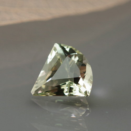 オレゴンサンストーン1.48ct オレゴン州 パナ鉱山産 バイカラー 新種のサンストーン ドイツでカット 天然石 稀少石 希少石 ルース レアストーン 大阪ウエルダー