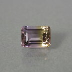 アメトリン3.38ct b-1894アメシストとシトリン両方ともありふれた石ですが、これが一つの結晶に両方一緒に入ると、ごく一部の鉱山でしか産出しない、珍しい宝石になります。レアストーン専門店大阪ウエルダー