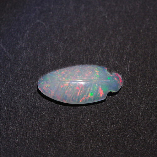 エチオピアオパール リーフ1.31ct b-2400エチオピアオパールを葉っぱの形に彫刻し...