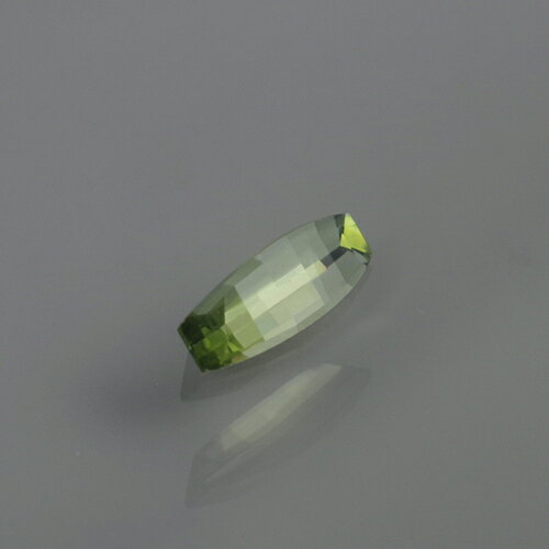 レアストーン専門店大阪ウエルダーのケニア産 ダイオプサイド 0.46ct b-2882ロシア産のクロムではないダイオプサイドは多くはなく、その中でもアフリカ産は少なくケニア産となると更に希少になります。レアストーン専門店大阪ウエルダー｜アングル2