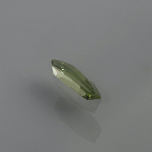 レアストーン専門店大阪ウエルダーのケニア産 ダイオプサイド 0.46ct b-2882ロシア産のクロムではないダイオプサイドは多くはなく、その中でもアフリカ産は少なくケニア産となると更に希少になります。レアストーン専門店大阪ウエルダー｜アングル3