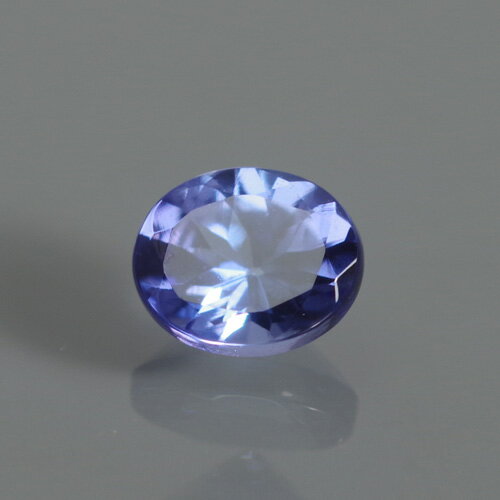 タンザナイト 0.48ct bd-2737タンザナイト特有の青と紫が絶妙に混ざった色合いが、美しい透明感で際立っています。レアストーン専門店大阪ウエルダー