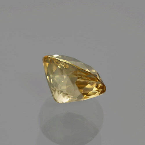 レアストーン専門店大阪ウエルダーのシンハライト3.17ct bf-2190通常は褐色を帯びた色のためかあまり人気がなく、 コレクター向きのレアストーンです。 元々市場の流通が少なく、最近では更に少なくなり 価格が上がっています。レアストーン専門店大阪ウエルダー｜アングル3