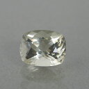 きらめく美しい輝き！ 素材 オーソクレース サイズ 4.63ct　縦9.7mmx横12.1mmx高さ7.5mm 特徴 高い品質で知られるマダガスカル産らしく澄んだ 光がきれいです。 ルーペで見ると、斜めに入った液体の膜が小さな 泡状になり、光が当たるとキラキラとした輝きと なってきれいです。 正確なカットで仕上げてあり、輝きが偏ることな く整った美しさです。 内部のインクリュージョンは、見た目を損なうほ どではありません。 産地 マダガスカル 品質 クオリティ ★★★☆☆ 輝き ★★★★☆ カラー ★★★★☆ 品質表示について ご注意 写真は特に表記のもの以外に関しては鑑別用蛍光灯を使って撮影しております。 極力実物に近い画像掲載を努力しておりますが、お客様のPC環境によっては色合いに差があることもございます。 できる限り写真と商品説明で情報提供いたしておりますが、天然の宝石ですので、記載にないインクリュージョン(内包物）小さな傷等の存在やサイズ・重量・色ムラの微妙な誤差がある場合がございます。 複数のサイトでも販売しているため、タイミングによっては ご購入手続きをされても、品切れの場合があります。 何卒ご理解の上ご注文いただきますようお願い申し上げます。