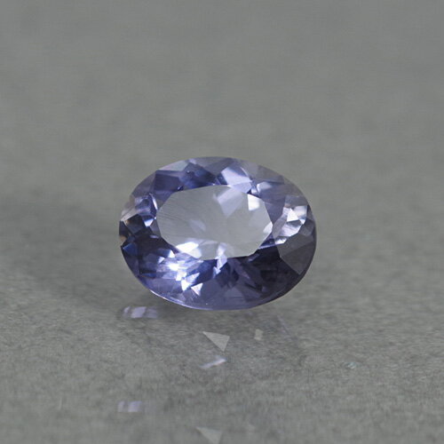 アイオライト 0.88ct bf-3019アイオライトは原石の状態やカットする向きで、色が大きく変わって見えます。正面からは清楚な青紫の輝きと、横から見ると色がなくなって見える多色性が、輝きの美しさにもつながります。レアストーン専門店大阪ウエルダー アイオライト 0.88ct bf-3019アイオライトは原石の状態やカットする向きで、色が大きく変わって見えます。正面からは清楚な青紫の輝きと、横から見ると色がなくなって見える多色性が、輝きの美しさにもつながります。レアストーン専門店大阪ウエルダー