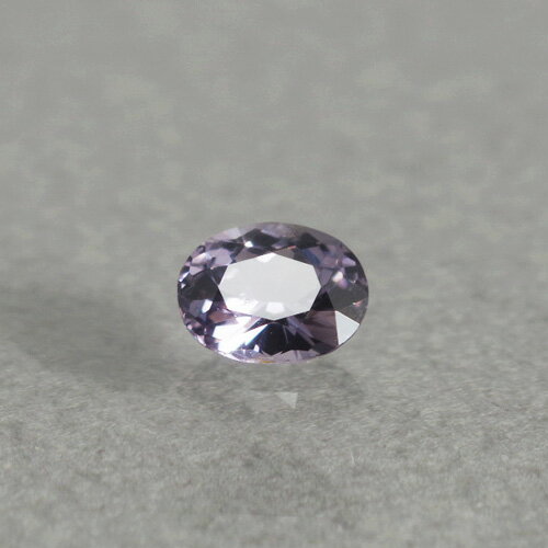 スピネル 0.47ct bss-3084スピネルに多い暗く見える色ですが、実際は淡い紫色で、きらめく光が力強くメリハリのついた美しい輝きです。 スピネル 0.47ct bss-3084スピネルに多い暗く見える色ですが、実際は淡い紫色で、きらめく光が力強くメリハリのついた美しい輝きです。