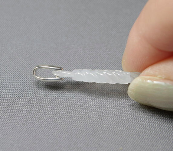 カービング翡翠11.43ct A-085下が透けて見えるほど透明感が高い白色の翡翠は アイ...