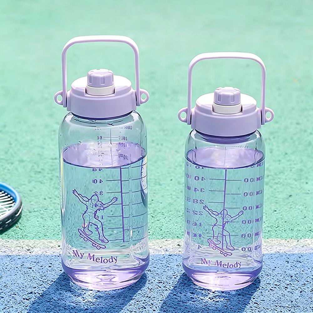 商品盛りだくさん楽天市場店の2000ml 大容量 スポーツボトル 水筒 目盛り付き 茶こし付き アウトドア 直飲み 食品グレードPC プラスチックボトル ウオーターボ｜アングル2