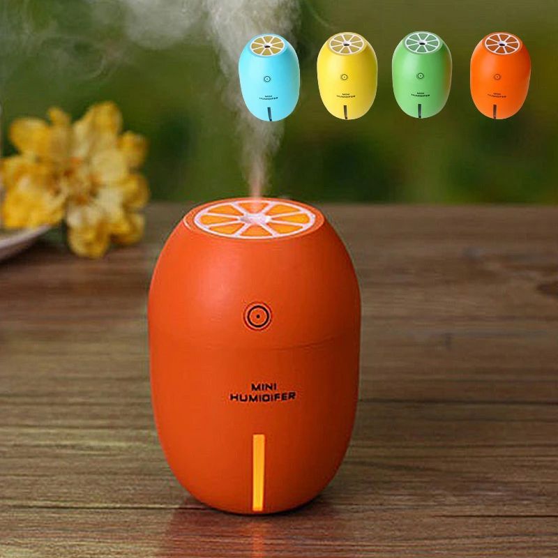 【商品詳細】水タンク容量: 180ml給電方式：USB電圧：DC5V消費電力：2W材質：ABS/PP重さ：140g規格：（約）80**80*112mm【商品機能】【超音波式】超音波技術を採用した、水を超音波振動で拡散するので、噴き出す蒸気は熱くない、やけどの心配はいりません。一回の給水で、持続噴霧モードで約8〜10時間使えます。給水作業の手間も省けます。【空焚き防止】空焚き防止機能が搭載されています、空焚きしてしまう心配がありません。加湿器が立っている状態で、水位がセンサーの下端より低くなった時、加湿が自動的に停止されます、そしてアラームの音が5回鳴って、ランプも同時に5回点滅して、水がなくなったことをお知らせます。子供やお年寄りがいる家庭にもピッタリ【夜間照明機能】おしゃれな7色LEDライトを搭載しており、1.5秒以上長押すと、照明モードに入ります。夜の時間帯はお部屋に暖かい照明が提供されます、寝つきがよくなります。睡眠を改善することにも役立ちます、不眠症に悩んでいる方には最適です。【超静音加湿】動作音は36dB以下、とても静かの加湿器なので、ほとんど無音で動くように設計されています。事務所や寝室などに置いても稼働音が気になることはありません。持ち運びに便利なコンパクトサイズのため、寝室、卓上、オフィス、車載用などの場所で使用可能【商品特性】【プレゼントとして最適】おしゃれで実用的なデザインで、贈り物に最適です。安全、健康、経済的です。自分と家族、または友人のために購入するときです。【適用シーン】寝室、車載、会社、オフィス、部屋、大人、男性、女性、男の子、女の子、父、母、祖父、祖母【注意事項】手測りのため、少し誤差がございます。画像はご覧になっているモニター、パソコン等により実際の商品と多少色味が異なる場。本製品は海外輸入品となりますので、パッケージも海外パッケージ(中国/英語表記など)となっている場合がございます。商品及びにパッケージの埃や傷破損へこみなどはご容赦ください。その理由による返品はお受け出来かねますのでご了承くださいませ。商品がお手元に届きましたら、商品に不具合が無いかご確認ください。万が一欠陥、不良、違う商品が届いた場合、配送中の事故で商品が壊れたなどの原因で返品、交換のこ希望の場合、必ず商品到着後7日以内にメール/取引メッセージにてこ連絡ください。【商品詳細】水タンク容量: 180ml給電方式：USB電圧：DC5V消費電力：2W材質：ABS/PP重さ：140g規格：（約）80**80*112mm【商品機能】【超音波式】超音波技術を採用した、水を超音波振動で拡散するので、噴き出す蒸気は熱くない、やけどの心配はいりません。一回の給水で、持続噴霧モードで約8〜10時間使えます。給水作業の手間も省けます。【空焚き防止】空焚き防止機能が搭載されています、空焚きしてしまう心配がありません。加湿器が立っている状態で、水位がセンサーの下端より低くなった時、加湿が自動的に停止されます、そしてアラームの音が5回鳴って、ランプも同時に5回点滅して、水がなくなったことをお知らせます。子供やお年寄りがいる家庭にもピッタリ【夜間照明機能】おしゃれな7色LEDライトを搭載しており、1.5秒以上長押すと、照明モードに入ります。夜の時間帯はお部屋に暖かい照明が提供されます、寝つきがよくなります。睡眠を改善することにも役立ちます、不眠症に悩んでいる方には最適です。【超静音加湿】動作音は36dB以下、とても静かの加湿器なので、ほとんど無音で動くように設計されています。事務所や寝室などに置いても稼働音が気になることはありません。持ち運びに便利なコンパクトサイズのため、寝室、卓上、オフィス、車載用などの場所で使用可能【商品特性】【プレゼントとして最適】おしゃれで実用的なデザインで、贈り物に最適です。安全、健康、経済的です。自分と家族、または友人のために購入するときです。【適用シーン】寝室、車載、会社、オフィス、部屋、大人、男性、女性、男の子、女の子、父、母、祖父、祖母【注意事項】手測りのため、少し誤差がございます。画像はご覧になっているモニター、パソコン等により実際の商品と多少色味が異なる場。本製品は海外輸入品となりますので、パッケージも海外パッケージ(中国/英語表記など)となっている場合がございます。商品及びにパッケージの埃や傷破損へこみなどはご容赦ください。その理由による返品はお受け出来かねますのでご了承くださいませ。商品がお手元に届きましたら、商品に不具合が無いかご確認ください。万が一欠陥、不良、違う商品が届いた場合、配送中の事故で商品が壊れたなどの原因で返品、交換のこ希望の場合、必ず商品到着後7日以内にメール/取引メッセージにてこ連絡ください。【商品詳細】水タンク容量: 180ml給電方式：USB電圧：DC5V消費電力：2W材質：ABS/PP重さ：140g規格：（約）80**80*112mm【商品機能】【超音波式】超音波技術を採用した、水を超音波振動で拡散するので、噴き出す蒸気は熱くない、やけどの心配はいりません。一回の給水で、持続噴霧モードで約8〜10時間使えます。給水作業の手間も省けます。【空焚き防止】空焚き防止機能が搭載されています、空焚きしてしまう心配がありません。加湿器が立っている状態で、水位がセンサーの下端より低くなった時、加湿が自動的に停止されます、そしてアラームの音が5回鳴って、ランプも同時に5回点滅して、水がなくなったことをお知らせます。子供やお年寄りがいる家庭にもピッタリ【夜間照明機能】おしゃれな7色LEDライトを搭載しており、1.5秒以上長押すと、照明モードに入ります。夜の時間帯はお部屋に暖かい照明が提供されます、寝つきがよくなります。睡眠を改善することにも役立ちます、不眠症に悩んでいる方には最適です。【超静音加湿】動作音は36dB以下、とても静かの加湿器なので、ほとんど無音で動くように設計されています。事務所や寝室などに置いても稼働音が気になることはありません。持ち運びに便利なコンパクトサイズのため、寝室、卓上、オフィス、車載用などの場所で使用可能【商品特性】【プレゼントとして最適】おしゃれで実用的なデザインで、贈り物に最適です。安全、健康、経済的です。自分と家族、または友人のために購入するときです。【適用シーン】寝室、車載、会社、オフィス、部屋、大人、男性、女性、男の子、女の子、父、母、祖父、祖母【注意事項】手測りのため、少し誤差がございます。画像はご覧になっているモニター、パソコン等により実際の商品と多少色味が異なる場。本製品は海外輸入品となりますので、パッケージも海外パッケージ(中国/英語表記など)となっている場合がございます。商品及びにパッケージの埃や傷破損へこみなどはご容赦ください。その理由による返品はお受け出来かねますのでご了承くださいませ。商品がお手元に届きましたら、商品に不具合が無いかご確認ください。万が一欠陥、不良、違う商品が届いた場合、配送中の事故で商品が壊れたなどの原因で返品、交換のこ希望の場合、必ず商品到着後7日以内にメール/取引メッセージにてこ連絡ください。【商品詳細】水タンク容量: 180ml給電方式：USB電圧：DC5V消費電力：2W材質：ABS/PP重さ：140g規格：（約）80**80*112mm【商品機能】【超音波式】超音波技術を採用した、水を超音波振動で拡散するので、噴き出す蒸気は熱くない、やけどの心配はいりません。一回の給水で、持続噴霧モードで約8〜10時間使えます。給水作業の手間も省けます。【空焚き防止】空焚き防止機能が搭載されています、空焚きしてしまう心配がありません。加湿器が立っている状態で、水位がセンサーの下端より低くなった時、加湿が自動的に停止されます、そしてアラームの音が5回鳴って、ランプも同時に5回点滅して、水がなくなったことをお知らせます。子供やお年寄りがいる家庭にもピッタリ【夜間照明機能】おしゃれな7色LEDライトを搭載しており、1.5秒以上長押すと、照明モードに入ります。夜の時間帯はお部屋に暖かい照明が提供されます、寝つきがよくなります。睡眠を改善することにも役立ちます、不眠症に悩んでいる方には最適です。【超静音加湿】動作音は36dB以下、とても静かの加湿器なので、ほとんど無音で動くように設計されています。事務所や寝室などに置いても稼働音が気になることはありません。持ち運びに便利なコンパクトサイズのため、寝室、卓上、オフィス、車載用などの場所で使用可能【商品特性】【プレゼントとして最適】おしゃれで実用的なデザインで、贈り物に最適です。安全、健康、経済的です。自分と家族、または友人のために購入するときです。【適用シーン】寝室、車載、会社、オフィス、部屋、大人、男性、女性、男の子、女の子、父、母、祖父、祖母【注意事項】手測りのため、少し誤差がございます。画像はご覧になっているモニター、パソコン等により実際の商品と多少色味が異なる場。本製品は海外輸入品となりますので、パッケージも海外パッケージ(中国/英語表記など)となっている場合がございます。商品及びにパッケージの埃や傷破損へこみなどはご容赦ください。その理由による返品はお受け出来かねますのでご了承くださいませ。商品がお手元に届きましたら、商品に不具合が無いかご確認ください。万が一欠陥、不良、違う商品が届いた場合、配送中の事故で商品が壊れたなどの原因で返品、交換のこ希望の場合、必ず商品到着後7日以内にメール/取引メッセージにてこ連絡ください。