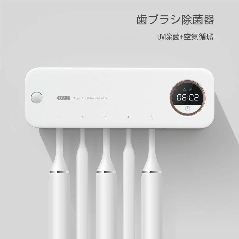 パッケージ内容：歯ブラシ除菌器*1、説明書*1、Type-Cケーブル*1、壁面取り付けパーツ*1。【UV滅菌＋大型収納】99.99%除菌。歯ブラシ5本で家族全員分を収納できます。電動歯ブラシにも対応。省スペースで手狭な洗面所にもおすすめです。【乾燥ファン付き+接触感染防止】歯ブラシを濡れた状態で保管していると、歯ブラシ内での細菌増殖や、洗面台、浴槽、トイレなどの空気中細菌や水質菌による汚染リスクが高まります。歯ブラシ除菌器は乾燥ファン付きで、細菌の繁殖をしっかり抑え、二次汚染を予防します。歯ブラシ取り付け部分は取り外し可能で容易に洗浄できます。歯ブラシの個別ホルダーで、歯ブラシ接触による細菌汚染を防ぎますので衛生的で安心です。【自動タイマー】300秒ファン乾燥＋UV-C除菌、完了すると自動オフで手間いらずです。通風構造により内部の湿気を外部に逃し、歯ブラシをいつも乾燥した状態で管理できます。※説明書は外国語となります。※配送または仕入状況により商品の箱に凹み、スレ等がある場合がございます。パッケージ不良による交換返品は対応出来かねますので、ご了承をお願いします。