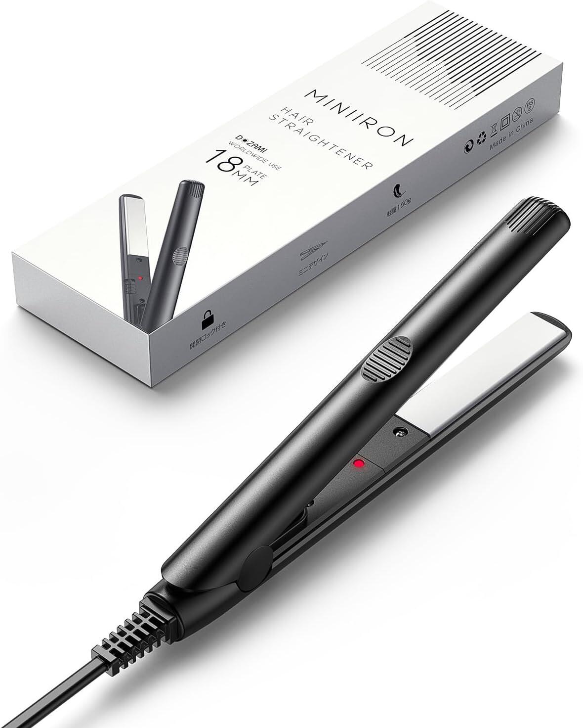 商品名：ミニヘアアイロン 本体サイズ：約19*3*2.1cm プレート幅：18mm コード長さ：1.2m 重量：約150g（本体のみ） 対応電圧：100V〜240V 温度値：最大220℃ セット内容：本体、取扱説明書 【ミニデザイン＆ロック機能】 本体わずか150gの重量、19CMのコンパクトサイズを実現し、市販品より軽く、持ち運びしやすく、出張や旅行の際にもスタイリングを楽しめます。そして、安全のため、ロック機能もついています。収納の際に、更に便利になります。 【ストレート＆カール2way対応】 電源スイッチを入れるだけで使用が始めます。ストレートアイロンとしても、カールヘアアイロンとしても良い2wayモデルです。髪をまっすぐに整えられるのはもちろん、カールにしてボリューム感を出します。 【最大220℃＆海外対応】 温度値が最大220℃、電圧が100V〜240V対応なので、海外への旅行や出張にも対応電圧内の国では変圧器なしでご利用いただけます。 【マイナスイオン＆セラミックコーティング】 約1000万個/cmのマイナスイオン最大放出量、髪の痛みの原因となる静電気を発生させるプラスイオンを中和し髪の広がりやパサつきを抑えます。 摩擦係数の低いセラミックをプレ一トにコ一ティングすることで摩擦を抑え、ダメ一ジを軽減します。 【PSE認証済＆180日安心保証】 お買い上げの日から180日間の保証期間がございます。保証期間内に万が一、 製品の部品および構造に欠陥があった場合、無償対応させていただきます。