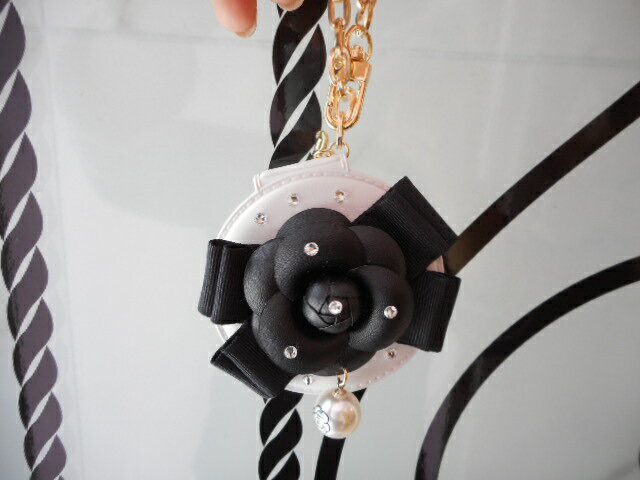 キーホルダー　キーチェン　バッグチャーム　ミラー　拡大鏡　カメリア