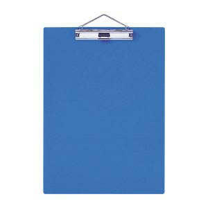 商品仕様●ワイドに使えるA3判。●対角線上の穴にひもを通せば、画板としても利用できます。●フックなどに吊り下げられるクサリ式。●ボールペンなどを挟めるペンホルダー。●外寸：縦440×横320mm●厚：20mm●ボード厚：2．5mm●綴じ枚数：95枚●材質：再生ABS本体色青JANコード49701152052244970115205224　ls@AK-00026583 ファイル・ケース クリップボード 用箋挟