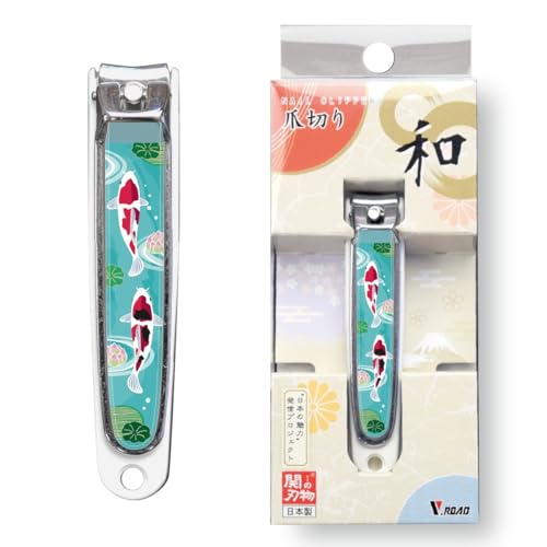 商品仕様日本民芸を代表して、錦鯉をイラスト化、インクジェット印刷で細やかに表現した和製爪切り素材の良さを生かし、オーソドックスな形状ながらも熟練工の業が光る爪切り●材質：本体/特殊浸炭鋼、鉄、クロームメッキ　キャッチャー/ABS●付属品：爪の飛ばないキャッチャー付●原産国：日本JANコード49650544301654965054430165　ls@AK-00985167