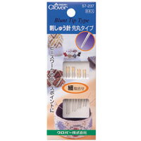 カ-ブ針太 取り合せ 57234 クロバー 縫い合わせ 手芸 裁縫 ソーイング用品 洋裁 ハンドクラフト 商品番号:CLV-1161バッグの飾りつけ、布箱の縫い合わせなど、まっすぐな針では縫いにくいところをすくって縫えます。各4本入刺しゅう針 先丸タイプ[太取合せ] 57238 クロバー 刺繍 針 縫い針 ししゅう 手芸 裁縫 ソーイング用品 洋裁 ハンドクラフト 商品番号:CLV-1163スタンプワーク、白糸刺しゅう(オープンワーク)に。「かがり」作業の多いスタンプワークや、白糸刺しゅう(ハーダンガー、ヒーダボー、シュバルムなど)に。4種各2本入リボン刺しゅうステッチ針太タイプセット 57082 クロバー 刺繍 針 縫い針 ししゅう 手芸 裁縫 ソーイング用品 洋裁 ハンドクラフト 商品番号:CLV-1137リボンが通しやすい長い針孔が特長。フランス刺しゅう針No.3～6 57036 クロバー 刺繍 針 縫い針 ししゅう 手芸 裁縫 ソーイング用品 洋裁 ハンドクラフト商品番号:CLV-1132針先が尖っているので、布通りがとてもスムーズです。ノーマルポイント 各12本入フランス刺しゅう針No.9 57009 クロバー 刺繍 針 縫い針 ししゅう 手芸 裁縫 ソーイング用品 洋裁 ハンドクラフト 商品番号:CLV-1129針先が尖っているので、布通りがとてもスムーズです。各12本入 太さ0.53mm 長さ34.9mmターンフープ 18cm 57493 クロバー 手芸用品 ししゅう 枠 刺しゅう 裁縫 ステッチ クローバー 趣味 ホビー 手作り商品番号:CLV-970机に取り付けて使用する方式なので、両手がフリーになる。生地をしっかりはさみ、張りを保つ。カラフル刺しゅう枠15cm 57264 57265 57266 Clover クロバー 手芸用品 裁縫 刺しゅう ししゅう 枠 クローバー 趣味 ホビー 手作り商品番号:CLV-1445使いやすくてカラフルな刺しゅう枠ができました♪手作り ブローチセット ヘアゴム パーツ クラフト くるみボタン オーバル45 刺繍 手芸 パッチワーク 裁縫 クラフト 手作り 手芸 ブローチ キット 小学生商品番号:CLV-2008いろいろな゛手づくり"をブローチやヘアゴムに♪4901316572372　ls@CLV-1162刺しゅう針 先丸タイプ[細取合せ] 57237 クロバー 刺繍 針 縫い針 ししゅう 手芸 裁縫 ソーイング用品 洋裁 ハンドクラフト 57237ビーズワークやビーズポイントに。ビーズをテグスなどで編む時や、ビーズを目の粗い生地に刺す時(ビーズポイントなど)に。4種各2本入ビーズワークやビーズポイントに。ビーズをテグスなどで編む時や、ビーズを目の粗い生地に刺す時(ビーズポイントなど)に。針先がまるく、頭部のふくらみが少ないので、糸割れしにくく、スムーズに通ります。頭部のふくらみが少ないので、針を引き抜く時に生地や糸を痛めにくく、作品の仕上がりがきれいです。丸小ビーズが通ります。&nbsp;問い合わせ品番：57237刺しゅう針 先丸タイプ[細取合せ] 57237 クロバー 刺繍 針 縫い針 ししゅう 手芸 裁縫 ソーイング用品 洋裁 ハンドクラフト スペック商品サイズ・内容4種各2本入素材鋼製造国日本 クロバー ※仕様及び外観は改善のため、予告なく変更することがあります。【●こども館】