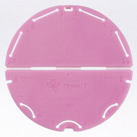 つまみ細工プレート[菱つまみSS] 57459 クロバー 手芸 裁縫 ソーイング用品 洋裁 ハンドクラフト商品番号:CLV-1243プレートの順番どおりに縫うだけでかんたんにつまみ細工風の花びらが作れるプレートです。できあがりサイズ【SS】(直径)約3.5cmつまみ細工プレート[丸ひだつまみS] 57461 クロバー 手芸 裁縫 ソーイング用品 洋裁 ハンドクラフト商品番号:CLV-1245順番どおりに縫って糸を引きしめるだけで、かんたんにつまみ細工風の花びらが作れるプレートです。できあがりサイズ【S】(直径)約5cmつまみ細工プレート[剣ひだつまみSS] 57463 クロバー 手芸 裁縫 ソーイング用品 洋裁 ハンドクラフト商品番号:CLV-1247順番どおりに縫って糸を引きしめるだけで、かんたんにつまみ細工風の花びらが作れるプレートです。できあがりサイズ【SS】(直径)約3.5cmつまみ細工プレート[剣ひだつまみS] 57464 クロバー 手芸 裁縫 ソーイング用品 洋裁 ハンドクラフト商品番号:CLV-1248順番どおりに縫って糸を引きしめるだけで、かんたんにつまみ細工風の花びらが作れるプレートです。できあがりサイズ【S】(直径)約5cmつまみ細工プレート[剣ひだつまみL] 57465 クロバー 手芸 裁縫 ソーイング用品 洋裁 ハンドクラフト商品番号:CLV-1249順番どおりに縫って糸を引きしめるだけで、かんたんにつまみ細工風の花びらが作れるプレートです。できあがりサイズ【L】(直径)約7.5cm4901316574628　ls@CLV-1246 クロバー,つまみ細工,プレート,丸ひだ,L,手芸,つまみ,細工,道具,丸,ひだ,製作,材料,パーツ,cloverつまみ細工プレート[丸ひだつまみL] 57462 クロバー 手芸 裁縫 ソーイング用品 洋裁 ハンドクラフト57462順番どおりに縫って糸を引きしめるだけで、かんたんにつまみ細工風の花びらが作れるプレートです。できあがりサイズ【L】(直径)約7.5cmプレートの順番どおりに縫うだけ!できあがりサイズ〈L〉(直径)約7.5cm6作品のレシピブック付!「つまみ細工プレート」は、順番どおりに縫って糸を引きしめるだけで、かんたんにつまみ細工風の花びらが作れるプレートです。大きめサイズなので作りやすく、短時間で華やかなモチーフが完成します。花びらを1枚ずつ作るので、枚数や色を変えて楽しめます!つまみ細工とは?日本の伝統工芸のひとつで、かんざしなどに使われています。&nbsp;問い合わせ品番：57462つまみ細工プレート[丸ひだつまみL] 57462 クロバー 手芸 裁縫 ソーイング用品 洋裁 ハンドクラフトスペック商品サイズできあがりサイズ【L】(直径)約7.5cm素材ポリプロピレン製造国日本 クロバー(Clover) ※仕様及び外観は改善のため、予告なく変更することがあります。【●こども館】