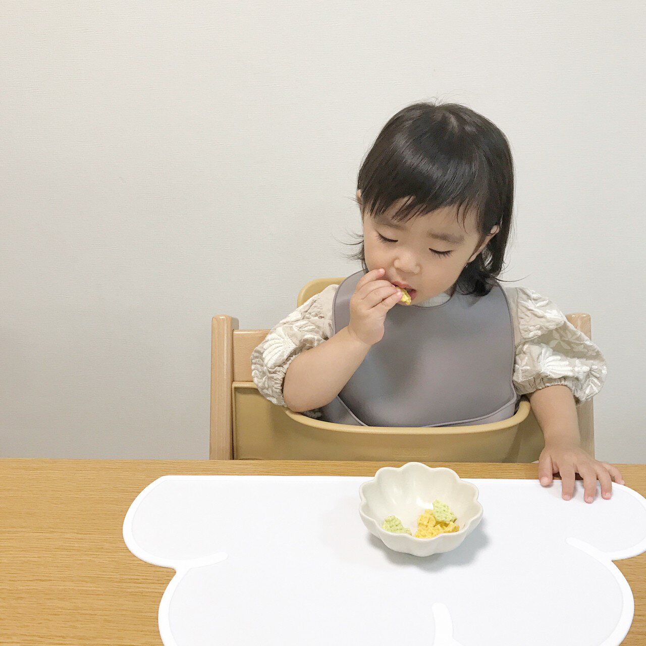 お食事エプロン着画