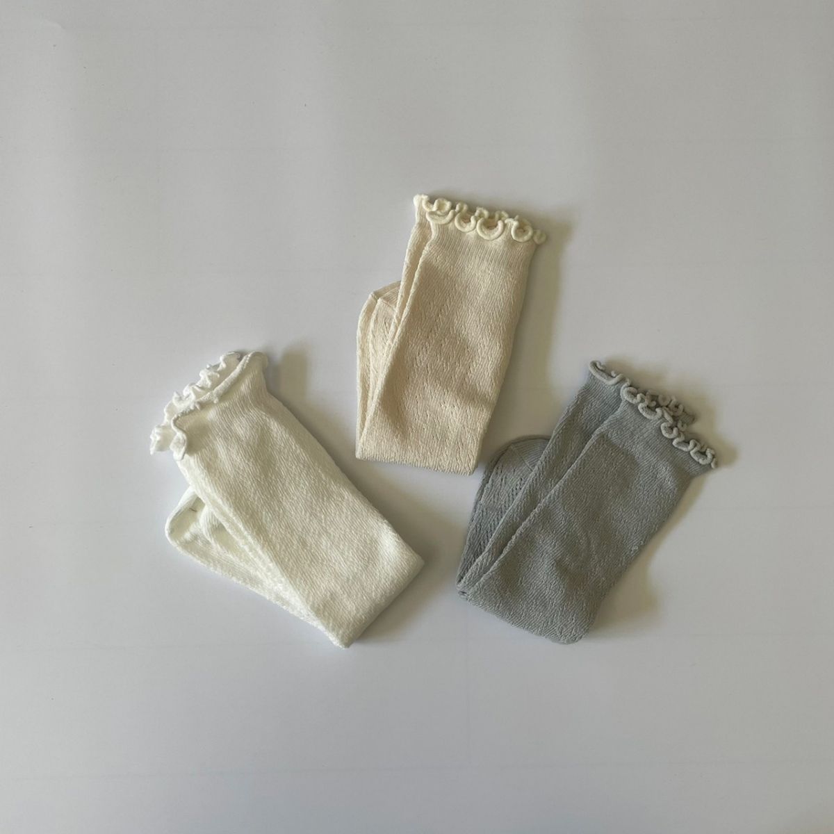 ベビー キッズ 靴下 ソックス 透かし編み 3足 セット lace knitting socks 落ち着いた色合いが可愛い靴下 パステル おしゃれ かわいい 女の子 子供 こども 8〜16cm シンプル レース すかしあみ 綿 ハイソックス ニーハイ 保育園 幼稚園 メール便 送料無料 - Image 2