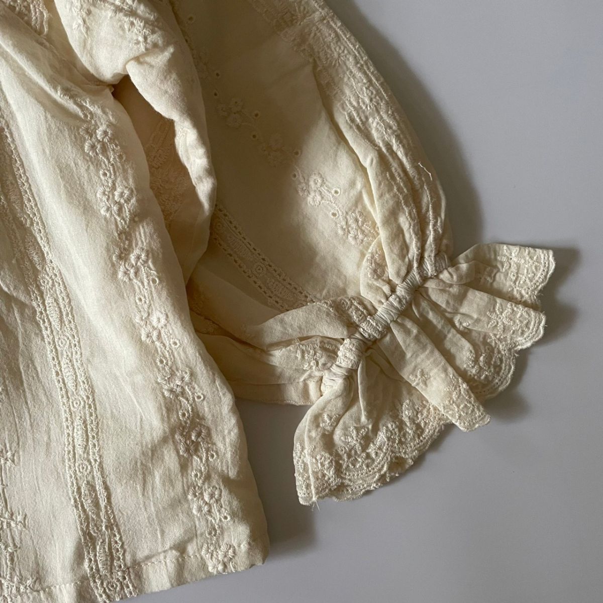 ＼1日限定ポイント5倍／ ベビー キッズ 女の子 長袖 トップス cotton lace tops コットン レース ブラウス 女の子 可愛い 90cm 100cm 110cm 120cm 130cm 海外 輸入 子供服 春 秋 冬 送料無料 ヴィンテージ 刺繍 louple-10000396 louple ベビー用品&子供服 サンプル画像3