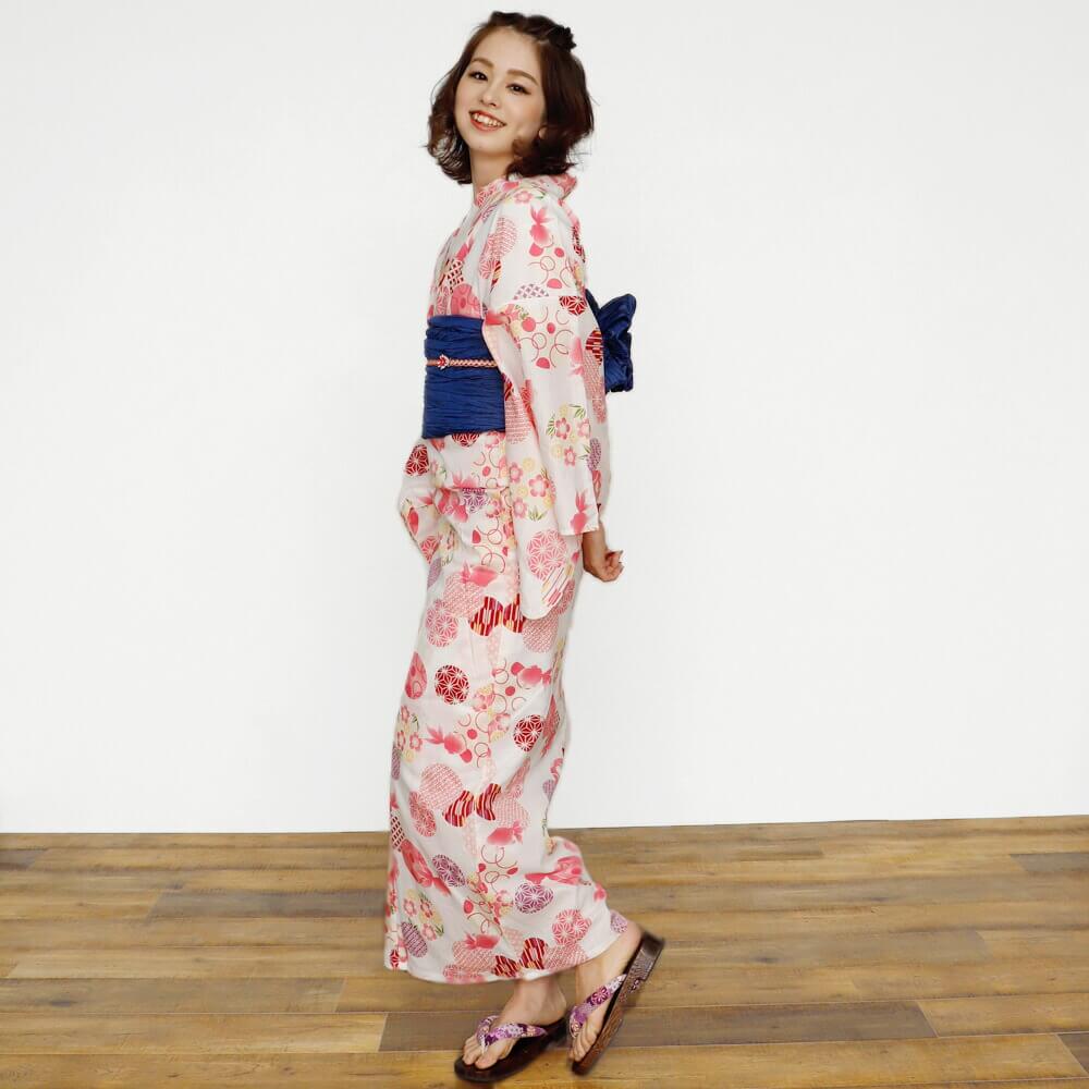 【クーポン発行】【25％OFF】浴衣　レディース　女性浴衣　ゆかた　単品　浴衣単品　レトロ　きれいめ　オトナ見え　仕立て上がり　フェミニン　スイート　ガーリー　白　ホワイト　ピンク　金魚　鞠　変わり織り　麻の葉　鹿の子　送料無料