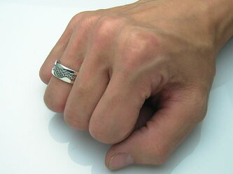 【送料無料】シルバー製ヘビのウロコ平打ちリング