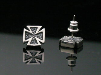 【シルバーアクセサリー】アイアンクロスピアス(1個)【ベルキャッチ】【メール便OK!!】