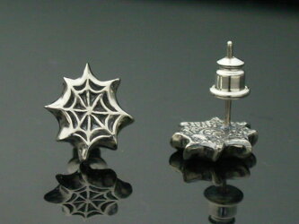 【シルバーアクセサリー】クモの巣ピアス(1個)【ベルキャッチ】【メール便OK!!】