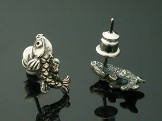 【シルバーアクセサリー】鯉ピアス(1個)【ベルキャッチ】【メール便OK!!】