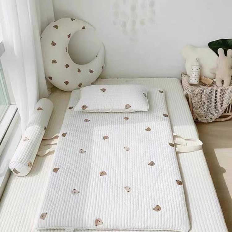 折りたたみ 赤ちゃん お昼寝 持ち運び プレイマット 綿 コンパクト マット お昼寝 お昼寝マット ナップマット 65*115cm ベビー コットン ベビーマット ベビー イブル イブルマット 折り畳み 小さめ 保育園 お昼寝布団 キルティング 洗える 3