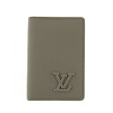 ルイヴィトン（LOUIS VUITTON）のカードケースが、入荷しました。ルイヴィトン 財布小物 LOUIS VUITTON M82277 グレー アエログラム オーガナイザー・ドゥポッシュ カードケースルイヴィトンの【アエログラム オーガナイザー・ドゥポッシュ】カードケースです。アエログラムライン、柔らかくしなやかなカウハイドレザーのアイテムです。内側には、カードポケットがたくさんついており、名刺等の整理整頓しやすい仕様になっています。ビジネスシーンに大活躍してくれるアイテムです。名刺入れ ロゴサイズ約W7.5xH11.1xD1cmカラーグレー 素材レザー仕様開閉：オープン 内側：カードポケットx3 オープンポケットx5 外側：オープンポケットx1付属品保存袋(箱は付属しません)商品コード2500000157370※画像は、 光の加減などにより実物の色と異なる場合がございます。※販売商品について実店舗でも販売しております都合上、品切れとなる場合もございます。 販売商品は店頭管理在庫・倉庫管理在庫のいずれかより直送させて いただきますのでご理解の上、お買い求めくださいますようお願い申し上げます。 また、倉庫管理在庫指定等は承っておりませんのでご了承ください。なお商品の確保はクレジットカード決済の場合はカード承認後、銀行振込の場合はご入金確認後となります。※商品仕様変更について各種ブランドの製品において、予告なく仕様変更される場合がございます。生地・金具・ロゴプレート・ファスナー等の仕様が、商品の実物と掲載中の画像が異なる場合がございます。ルイヴィトン（LOUIS VUITTON）のカードケースが、入荷しました。ルイヴィトン 財布小物 LOUIS VUITTON M82277 グレー アエログラム オーガナイザー・ドゥポッシュ カードケースルイヴィトンの【アエログラム オーガナイザー・ドゥポッシュ】カードケースです。アエログラムライン、柔らかくしなやかなカウハイドレザーのアイテムです。内側には、カードポケットがたくさんついており、名刺等の整理整頓しやすい仕様になっています。ビジネスシーンに大活躍してくれるアイテムです。名刺入れ ロゴ