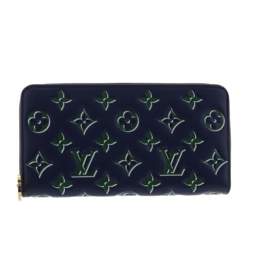 ルイヴィトン（LOUIS VUITTON）の長財布が、入荷しました。ルイヴィトンの【MONOGRAM ジッピー・ウォレット】長財布です。パリのストリートサインから着想を得て、ラムレザーにグリーンとネイビーブルーのモノグラム・パターンをあしらったデザインです。 サイズ 約W19.5xH10.5xD2.5cm カラー &nbsp; 素材 ラムレザー 仕様 開閉：ファスナー 内側：札入れx3 ファスナー小銭入れx1 カードポケットx12 オープンポケットx2 外側：- 付属品 保存袋(箱は付属しません) 商品コード 2500000162503 ※画像は、 光の加減などにより実物の色と異なる場合がございます。 ※販売商品について 実店舗でも販売しております都合上、品切れとなる場合もございます。 販売商品は店頭管理在庫・倉庫管理在庫のいずれかより直送させて いただきますのでご理解の上、お買い求めくださいますようお願い申し上げます。 また、倉庫管理在庫指定等は承っておりませんのでご了承ください。なお商品の確保はクレジットカード決済の場合はカード承認後、銀行振込の場合はご入金確認後となります。 ※商品仕様変更について 各種ブランドの製品において、予告なく仕様変更される場合がございます。 生地・金具・ロゴプレート・ファスナー等の仕様が、商品の実物と掲載中の画像が異なる場合がございます。