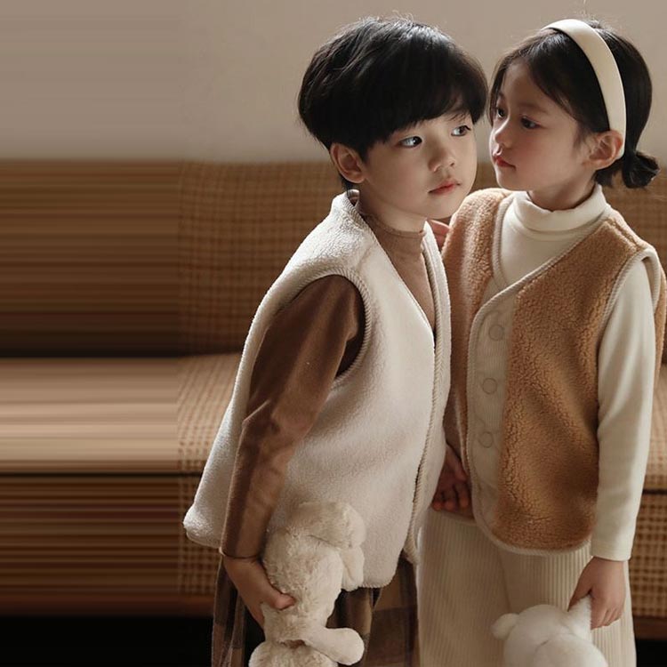 送料無料 4色 ベスト キッズ ボアベスト 90cm-130cm 子供服 こども 男の子 女の子 リバーシブル お出かけ スナップボタン ベスト ベビー服 子ども 子供 キッズ服 ジレ 韓国子供服 もこもこ あったか 羽織り おしゃれ アウター シンプル 可愛い 厚手