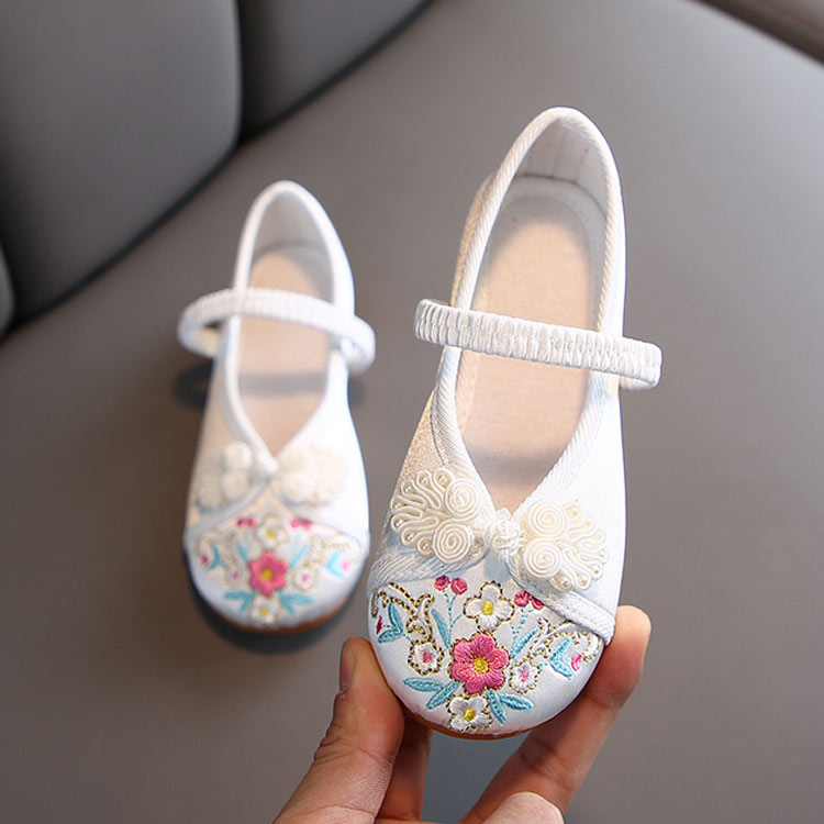 歩きやすい 七五三の靴 ぺたんこ 七五三 草履 赤 七五三 刺繍 楽ちん 女の子 子供靴 花柄 和柄の靴 草履 和装 キッズ フラットシューズ かわいい 履きやすい 靴 お正月 和服 履物