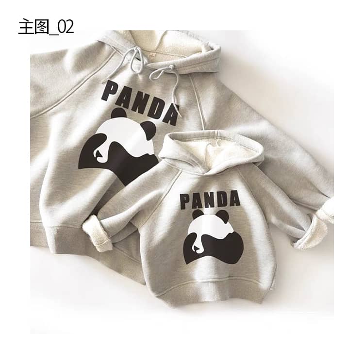 Familyでおそろいでどうぞ♪おしゃれな親子ペアルック服。家族揃いで幸せ感たっぷり！家族旅行、撮影、運動会、お出かけに最高。誕生日記念日、ご家族へ感謝の気持ちとしての贈り物に大人気。着心地の良い柔らかい素材を使用しています。カジュアルなファッションにピッタリのアイテムです。大人から子どもまでサイズ展開があり、センスを感じる親子お揃いコーデにおすすめの1枚になっています。パパやママへのプレゼントにも、親子でペアが楽しめるパーカーは嬉しいもの。記念にもなりますよ。選べる厚み、ロングシーズンで大活躍する1着♪ サイズ 子供/80 子供/90 子供/100 子供/110 子供/120 子供/130 大人/S 大人/M 大人/L 大人/XL サイズについての説明 表記の通り 素材 ポリエステル 色 グレー/裏起毛 グレー/裏起毛なし 備考 ●サイズ詳細等の測り方はスタッフ間で統一、徹底はしておりますが、実寸は商品によって若干の誤差(1cm〜3cm )がある場合がございますので、予めご了承ください。 ●商品の色は、撮影時の光や、お客様のモニターの色具合などにより、実際の商品と異なる場合がございます。あらかじめ、ご了承ください。 ●製品によっては、生地の特性上、洗濯時に縮む場合がございますので洗濯時はご注意下さいませ。 ▼色味の強い製品によっては他の衣類などに色移りする場合もございますので、速やかに（脱水、乾燥等）するようにお願いいたします。 ▼生地によっては摩擦や汗、雨などで濡れた時は、他の製品に移染する恐れがございますので、着用の際はご注意下さい。 ▼生地の特性上、やや匂いが強く感じられるものもございます。数日のご使用や陰干しなどで気になる匂いはほとんど感じられなくなります。