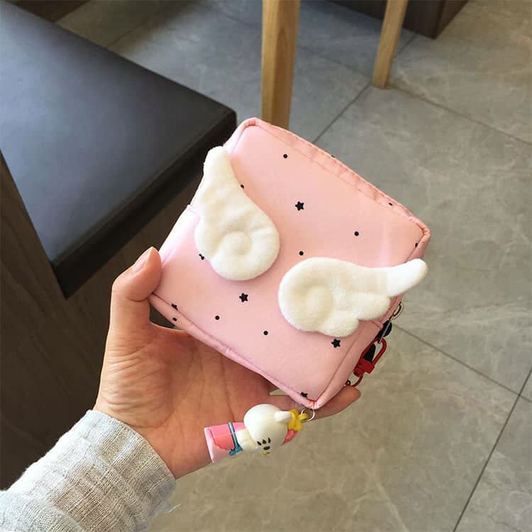LOVE WINGの中学生 持ち運び 生理用品 サニタリーポーチ 小さいポーチ 小銭入れ 可愛い コンパクト ミニポーチ 小物入れ 韓国雑貨 小学生 女の子 高校生 ナプキン入れ 大人 キッズ 子供 携帯 プレゼント かわいい おしゃれ ナプキン入れ 生理用品ポーチ ミニ 大容量 ギフト｜アングル2