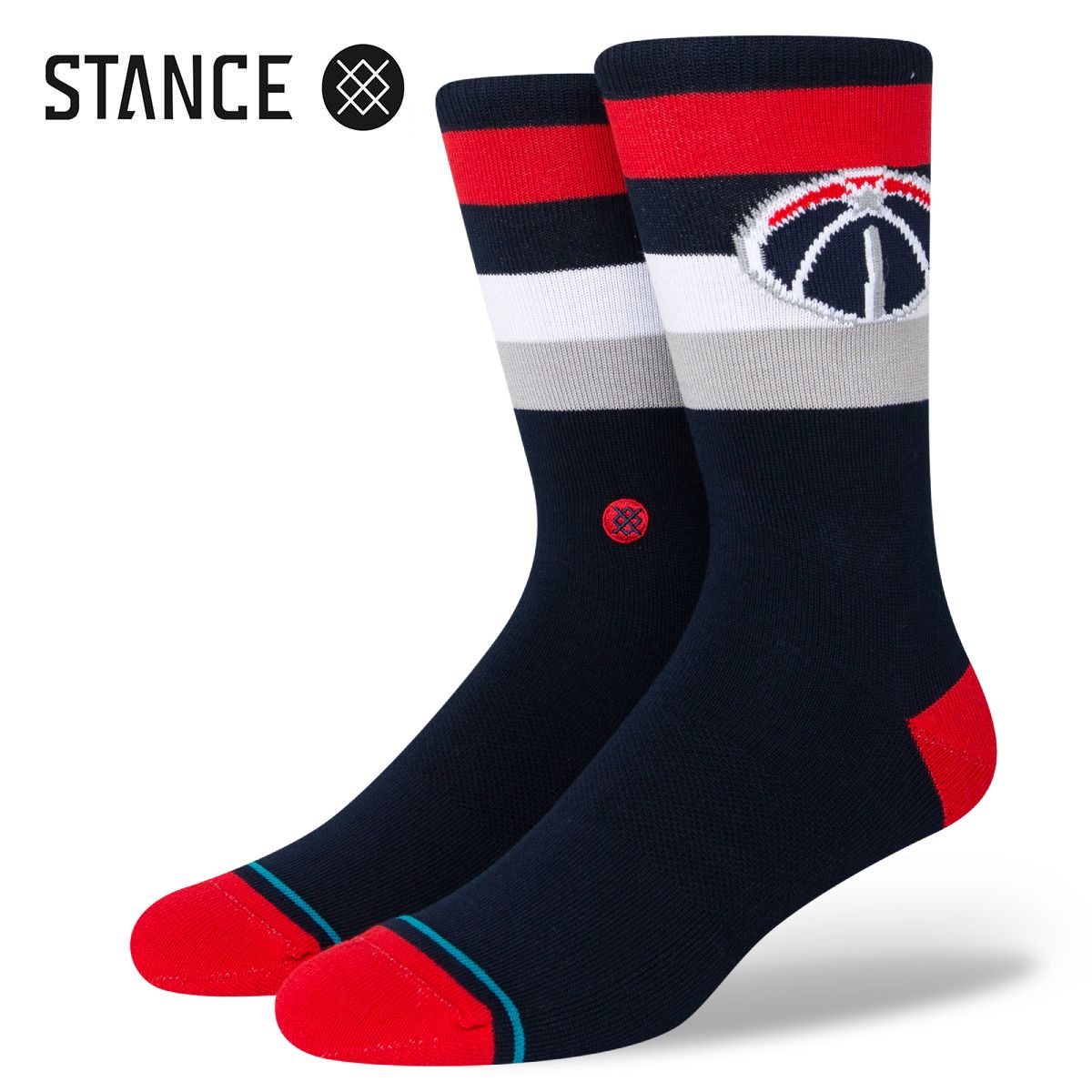 商品について2010年アメリカ カリフォルニア州サンクレメンテで誕生したソックスブランド 【STANCE SOCKS (スタンス ソックス)】 。多彩なデザインと素材にこだわりぬいたプレミアムなフィット感、最先端技術を用いた履き心地の良さに定評があり、世界中で人気を集めています。 アメリカ合衆国ワシントンD.C.に本拠を置くNBA ゴールデンステート・ウォリアーズ のチームソックス 伸縮性のあるリブがふくらはぎを包み込み、きつ過ぎずゆるくない極上のフィット感を生み出します。トラブルの多いつま先やかかと部分はクッション性もあるパイル仕様で仕上げ、優れた吸湿性を実現。細部にまでこだわったスタンスらしい快適な履き心地に仕上げました。 【取扱方法】 ・洗濯機で洗濯できます。 ・漂白やアイロンはお避けください。 ・長くご使用いただくために、乾燥機の使用はお控えください。 ※こちらの商品は「追跡可能メール便(ヤマト運輸ネコポス)」での発送となる為、到着日時のご指定はできません。予めご了承ください。サイズチャートは→コチラメーカー希望小売価格はメーカーサイトに基づいて掲載しています