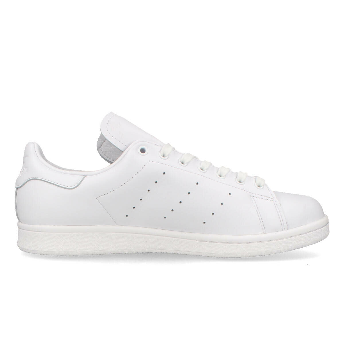 15時までのご注文で即日発送 adidas STAN SMITH LUX GTX アディダス スタンスミス LUX ゴアテックス メンズ レディース ローカット FTWR WHITE/CORE BLACK/FTWR WHITE ホワイト ig8662 LUX STAN SMITH レザーアッパー GORE TEX メンブレン レザーライニング adidas GTX WHITE/CORE BLACK/FTWR スタンスミスを 丈夫でどんなスタイルにも合うデザインにアップデートした プレミアムバージョンが登場 厚手のレザーアッパーを採用し 普段使いに対する耐久性を高めている 予測不可能な天気に対応できるGORE TEXのディテールを採用したアッパーが水の浸入を防ぎ 足をドライに保つ 耐摩耗性のあるラバーアウトソールが グリップ力を発揮 フルレザーライニングと折り返しエッジが いつの時代もクラシックでスタイリッシュなルックスを演出 レギュラーフィット シューレースクロージャー 0cm試着