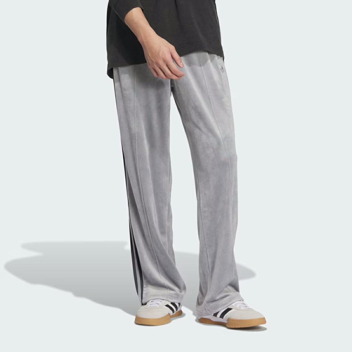 adidas BECKENBAUER VELOUR TRACK PANT アディダス ベッケンバウアー ベロア トラックパンツ メンズ レディース ボトムス LIGHT ONIX グレー JM2268のサムネイル