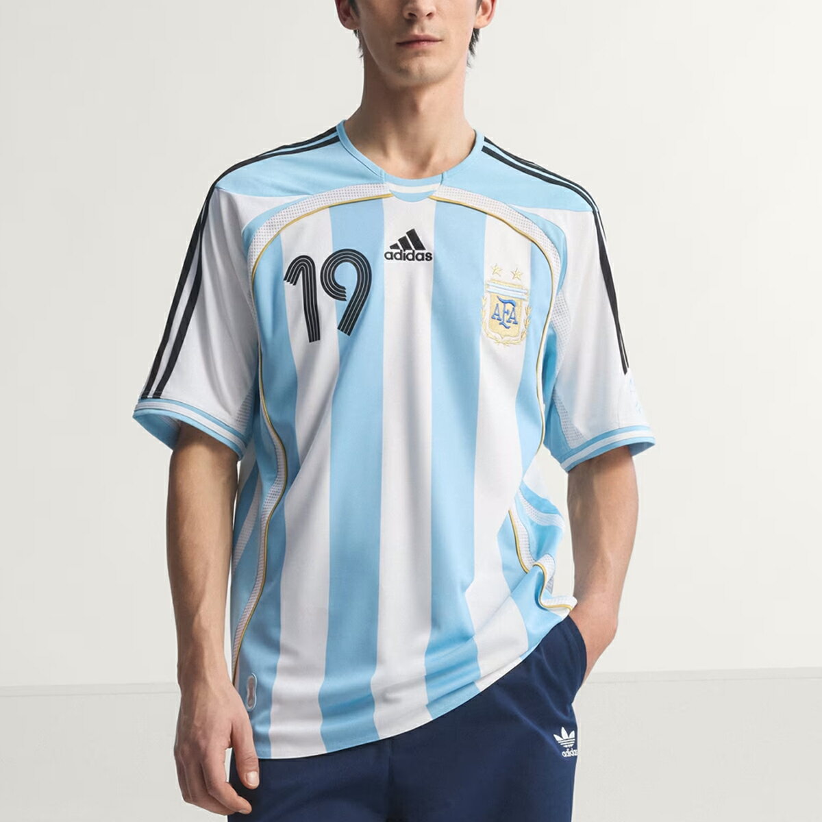 adidas ARGENTINA HOME JERSEY 2006 MESSI アディダス アルゼンチン代表 ホーム ユニフォーム 2006 リオネル・メッシ メンズ レディース 半袖Tシャツ WHITE ホワイト JN3708