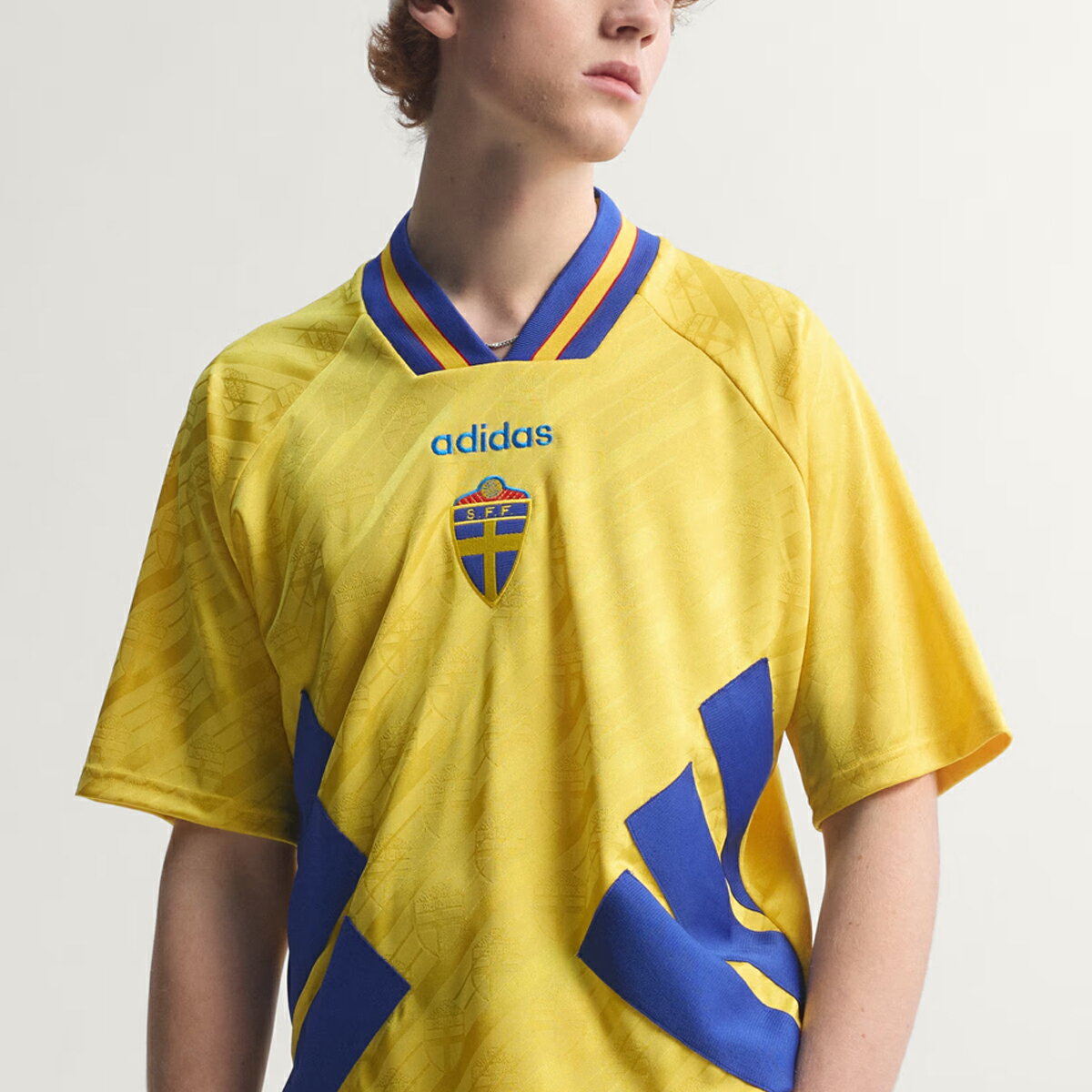 Rakuten - adidas SWEDEN NATIONAL TEAM HOME UNIFORM 1994 アディダス スウェーデン代表 ホーム ユニフォーム 1994 メンズ レディース 半袖Tシャツ EQT YELLOW イエロー JN3714