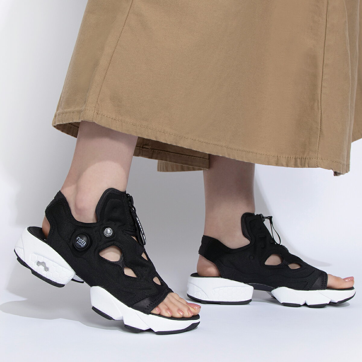 【プライスダウン】 15時迄のご注文で即日発送可 Reebok INSTAPUMP FURY SANDAL ZIP リーボック インスタポンプ フューリー サンダル ジップ レディース CORE BLACK/FTWR WHITE/CORE BLACK ブラック h06200