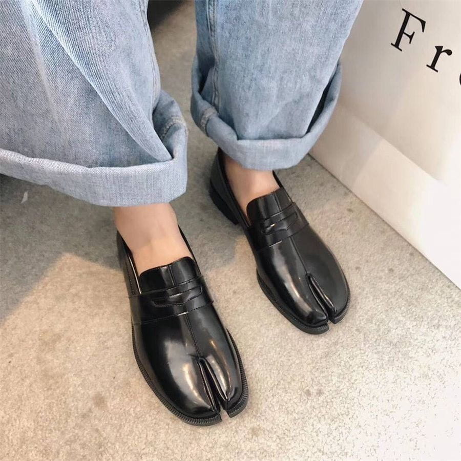 ローファー 黒 無地 PU レザー レースアップ 光沢 ペタンコ靴 ローヒール おしゃれ トレンド 個性的 カ..