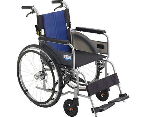 【商品説明】 ・リーズナブル車いす。 ・快適性アップの新装備を追加！操作がしやすく、シンプルな装備を備えた軽量なアルミ車いす。 【仕様】 ●サイズ／全幅60×全長94.5×全高91cm、座面：幅40×奥行40cm、前座高：43.5cm ●車輪サイズ／前輪6×後輪22インチ ●重さ／12.3kg ●材質／アルミ ●最大使用者体重／100kg ●標準機能／折りたたみ、背折れ、介助ブレーキ、ノーパンクタイヤ ●生産国／中国